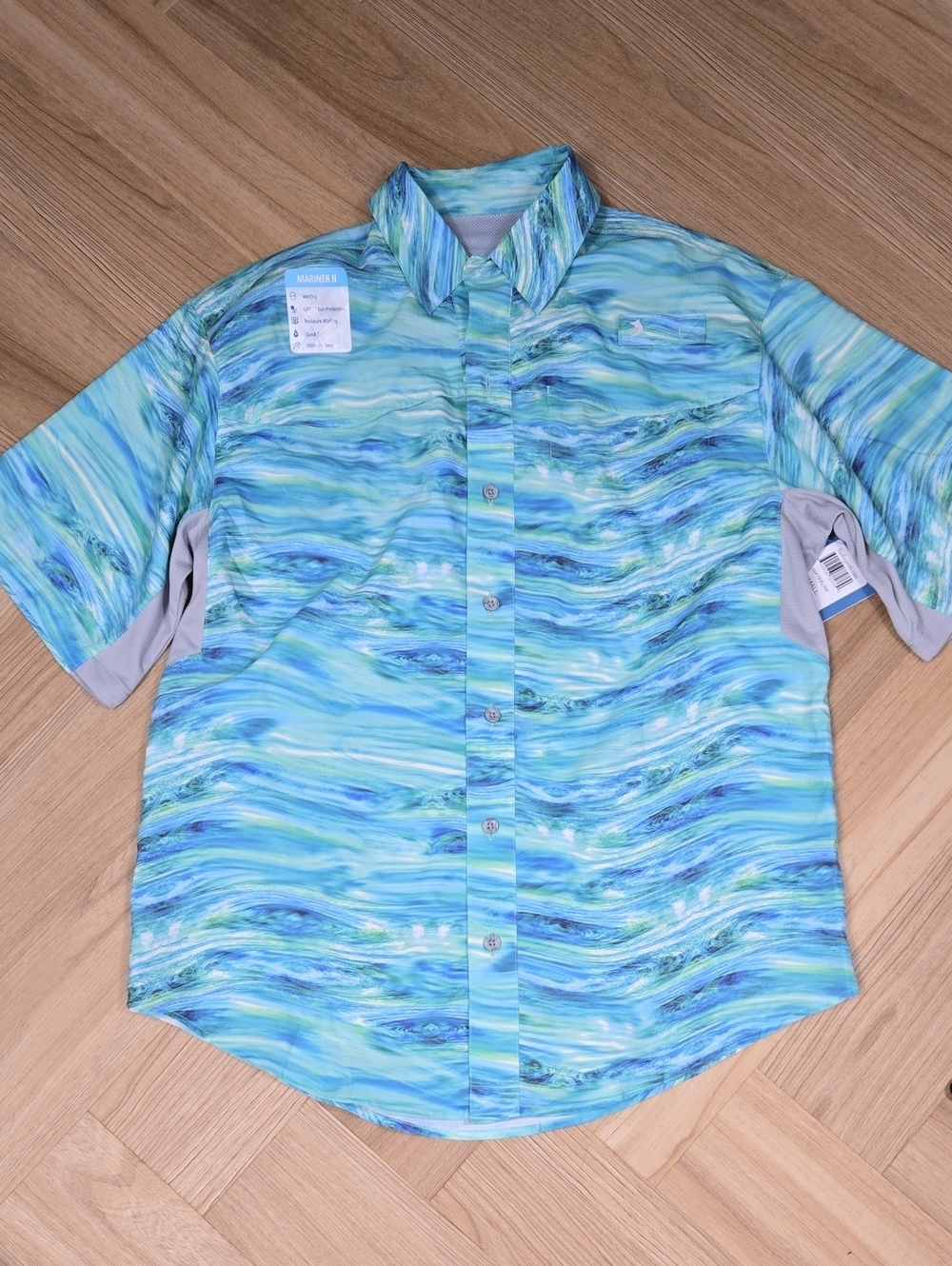 Reel Legends Men's Short-Sleeve Button-Down Shirt - Aqua & Blue Wave Print Small